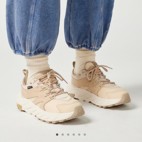 Hola Anacapa Low GTX Hiking Shoe in Eggnog/Shifting Sand W10 - Picture 2 of 9